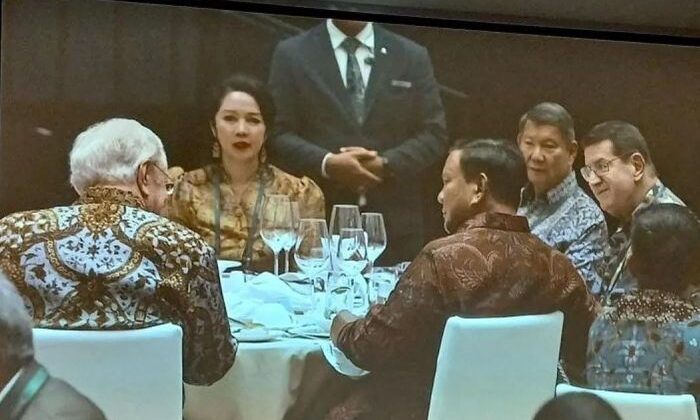 Presiden Prabowo Subianto menghadiri Forbes Global CEO Conference 2025 di Jakarta dan menjadi pembicara utama. Dalam jamuan bersama Steve Forbes, Prabowo memaparkan pandangannya tentang ekonomi Indonesia dan posisi strategis bangsa di kancah global.(Foto: Istimewa)