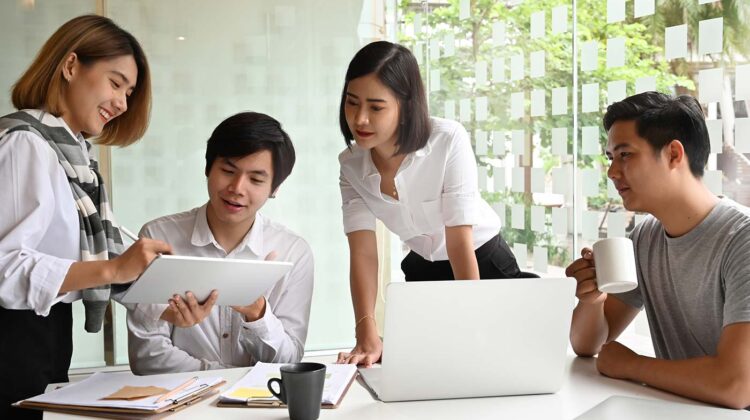 Bye-bye kaum rebahan! Kemnaker siap buka Magang Nasional Batch II November 2025 dengan kuota 80.000 peserta yang bakal digaji setara UMR selama enam bulan(Foto:Istimewa)