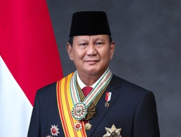Presiden Prabowo Subianto merayakan ulang tahun ke-74 di Istana Kepresidenan tanpa pesta megah. Hanya doa sederhana, kehangatan, dan kebersamaan bersama para menteri dan Ketua MPR Ahmad Muzani (Foto: Istimewa)