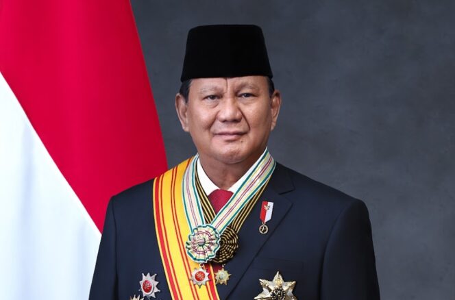 
					Presiden Prabowo Subianto merayakan ulang tahun ke-74 di Istana Kepresidenan tanpa pesta megah. Hanya doa sederhana, kehangatan, dan kebersamaan bersama para menteri dan Ketua MPR Ahmad Muzani (Foto: Istimewa)