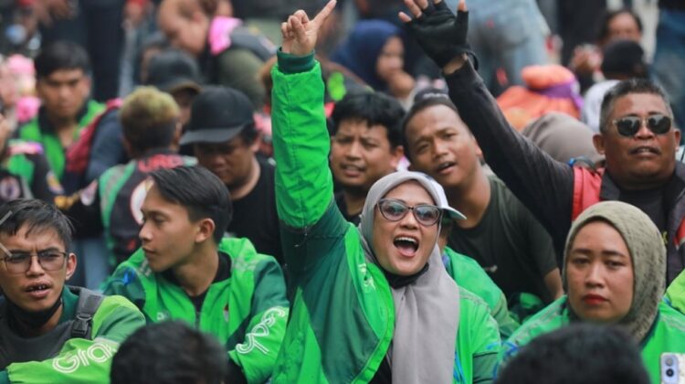 Pemerintah tengah menyiapkan Perpres ojek online untuk memperkuat perlindungan dan kesejahteraan pengemudi. Mensesneg Prasetyo Hadi memastikan regulasi ini disusun bersama aplikator dan ojol agar hasilnya adil dan relevan.(Foto::Ist)