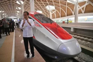 KPK membantah tudingan Mahfud MD yang menyebut lembaga itu takut mengusut dugaan korupsi proyek kereta cepat Whoosh. KPK menegaskan penyelidikan masih berproses dan membutuhkan waktu.(Foto:Istimewa)