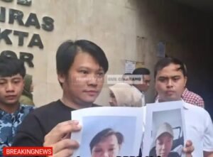 Fandi (41) mengaku dikeroyok 14 orang, termasuk oknum DPRD Bekasi, setelah menegur sopir yang terus menatapnya di sebuah restoran di Cikarang. (Ist)