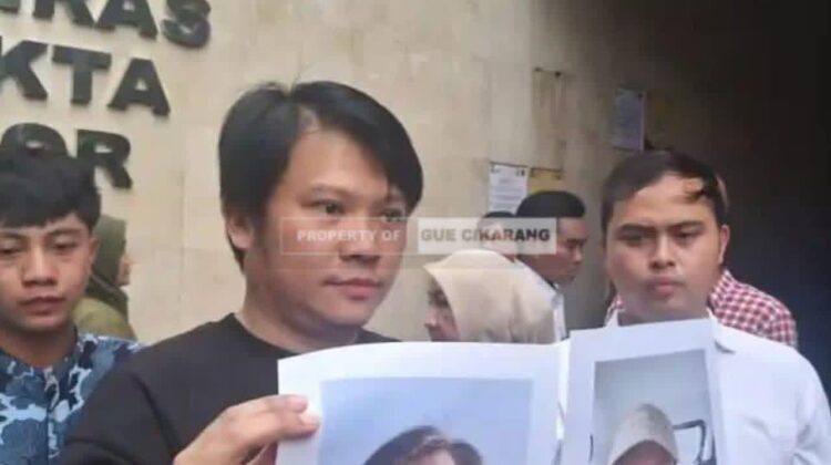 Fandi (41) mengaku dikeroyok 14 orang, termasuk oknum DPRD Bekasi, setelah menegur sopir yang terus menatapnya di sebuah restoran di Cikarang. (Ist)