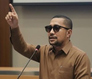 Rupiah disebut mendekati Rp18.000 per dolar AS. Founder Kontra Narasi Sandri Rumanama mengusulkan kenaikan harga BBM untuk menekan impor migas dan mengurangi beban subsidi APBN.(istimewa)