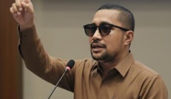 Rupiah disebut mendekati Rp18.000 per dolar AS. Founder Kontra Narasi Sandri Rumanama mengusulkan kenaikan harga BBM untuk menekan impor migas dan mengurangi beban subsidi APBN.(istimewa)