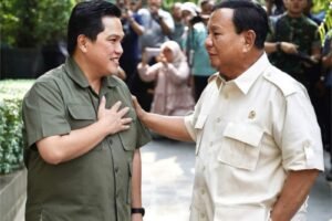 PSSI disebut sedang “healing” setelah kegagalan era Patrick Kluivert. Bung Harpa mengungkap bagaimana gaya “One Man Show” Erick Thohir membuat federasi kini kembali ke sistem kolektif dalam memilih pelatih baru Timnas Indonesia. Artikel ini membahas sisi satir, politik sepak bola, dan alasan di balik lamanya pengumuman pelatih baru.