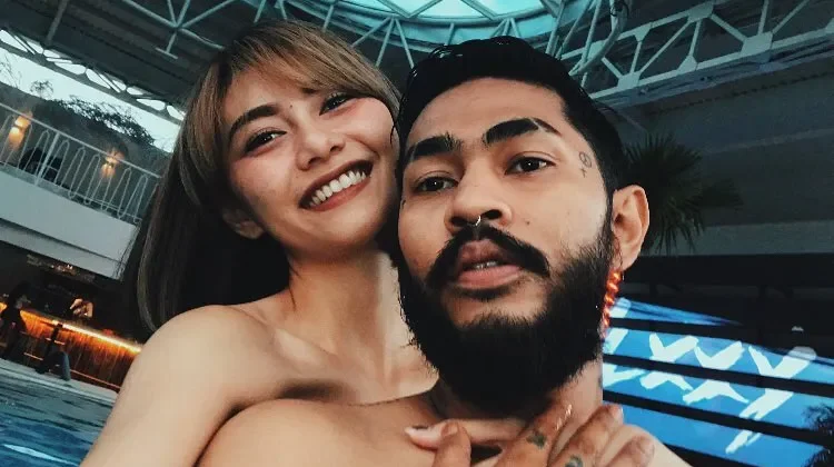 Musisi Onadio Leonardo alias Onad dan istrinya, Beby Prisillia, ditangkap polisi terkait kasus narkoba. Tes urine menunjukkan keduanya positif mengonsumsi ganja dan ekstasi.(Foto:Istimewa)