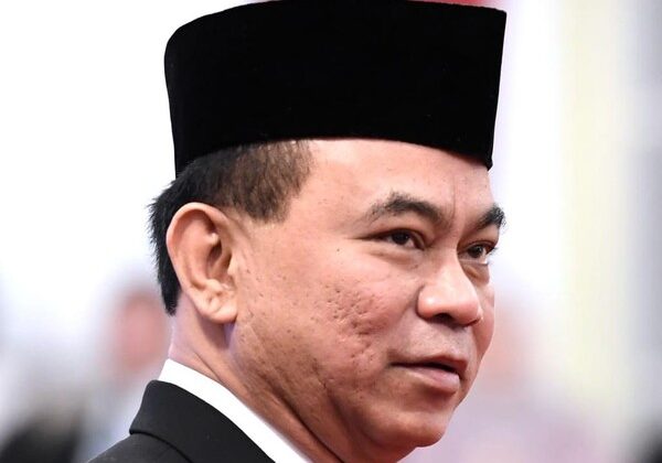 Ketua Umum Projo Budi Arie Setiadi akhirnya “pamit” dan siap berlabuh ke Gerindra demi memperkuat kepemimpinan Prabowo Subianto. Dari relawan Jokowi kini jadi penggerak pemerintahan Prabowo-Gibran, begini gaya move on politik ala Budi Arie.(Foto:Istimewa)