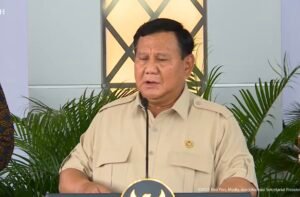 Presiden Prabowo tegaskan utang Kereta Cepat Whoosh aman. “Sudahlah, saya yang tanggung. Negara mampu bayar, duitnya ada,” ujarnya.