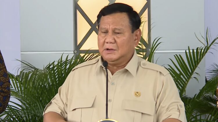 Presiden Prabowo tegaskan utang Kereta Cepat Whoosh aman. “Sudahlah, saya yang tanggung. Negara mampu bayar, duitnya ada,” ujarnya.