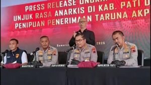 Polisi tetapkan enam tersangka dalam demo pemakzulan Bupati Pati yang berujung ricuh. Sejumlah pelaku ditangkap atas perusakan, penganiayaan, dan pengeroyokan.