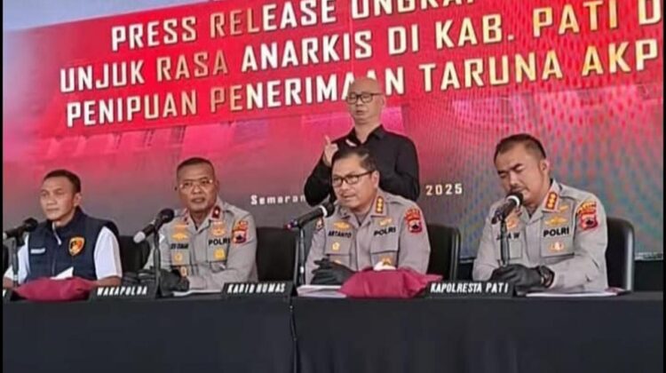 Polisi tetapkan enam tersangka dalam demo pemakzulan Bupati Pati yang berujung ricuh. Sejumlah pelaku ditangkap atas perusakan, penganiayaan, dan pengeroyokan.