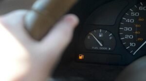 Tips hemat BBM yang sering diabaikan pengemudi. Kenali kebiasaan berkendara yang bikin mobil boros dan pelajari cara sederhana untuk membuat konsumsi bahan bakar lebih efisien.