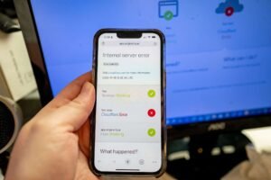 Gangguan Cloudflare membuat layanan global seperti ChatGPT, X, dan BMKG sempat tumbang, memicu kehebohan warganet yang menyebutnya sebagai “kiamat internet”.(Foto: Ist)