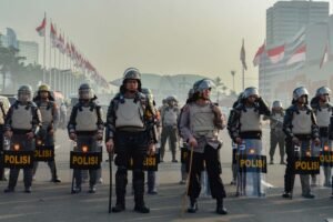 Haidar Alwi menilai reformasi Polri bukan soal gonta-ganti Kapolri, melainkan pembenahan kultur dan penguatan Polmas. Artikel ini mengulas bagaimana reformasi kultural jadi investasi jangka panjang untuk masa depan Indonesia.
