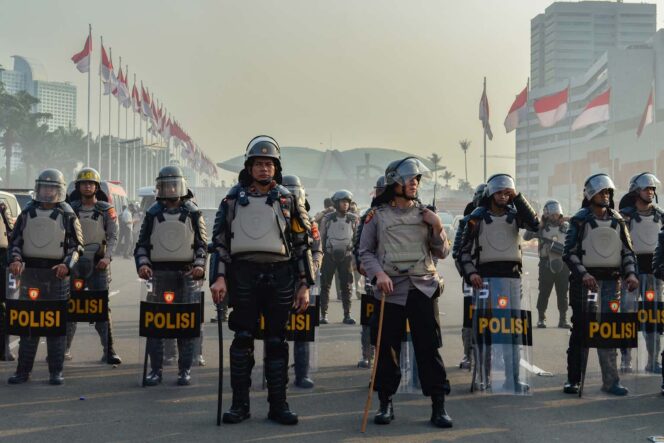 
					Haidar Alwi menilai reformasi Polri bukan soal gonta-ganti Kapolri, melainkan pembenahan kultur dan penguatan Polmas. Artikel ini mengulas bagaimana reformasi kultural jadi investasi jangka panjang untuk masa depan Indonesia.
