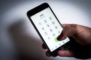 Penyebaran nomor telepon tanpa izin bisa berujung pidana hingga denda miliaran. Ketahui aturan hukum dan sanksinya dalam kasus pelanggaran data pribadi.