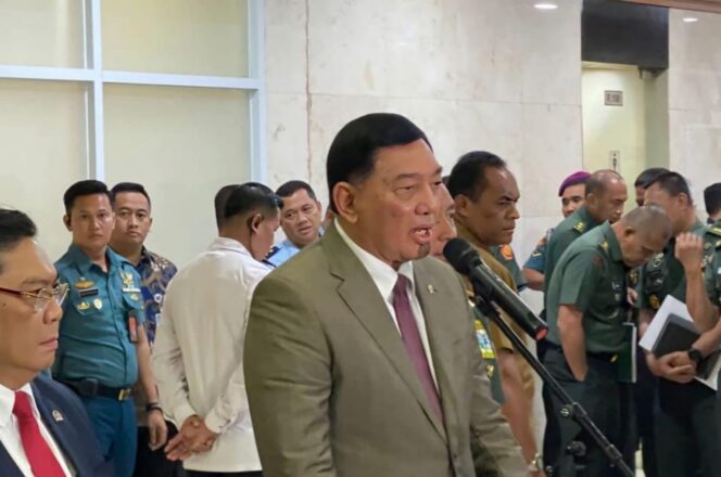 
					Menhan Sjafrie bakal turunkan TNI AD dan BAIS jaga kilang minyak BUMN mulai Desember 2025 biar ancaman langsung minggir sebelum sempat nongol.