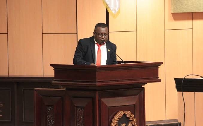 Senator Agustinus Robianus Kambuaya (ARK) meminta Papua Barat Daya memperkuat PAD, berhenti bergantung pada transfer pusat, dan fokus pada program ekonomi produktif.(Ist)
