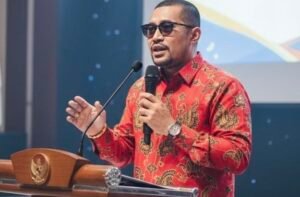 Anies Baswedan kembali lempar kritik ke pemerintahan Prabowo-Gibran. Sandri Rumanama menilai kritiknya emosional dan tak berbasis data, bahkan menyebut capaian pemerintah sudah 20 persen terealisasi.