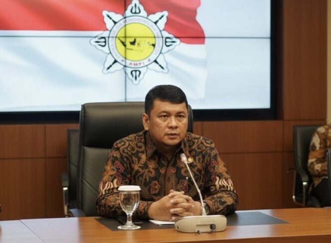 
					Perdebatan soal klaim keberhasilan di sektor perikanan mencuat usai audiensi SNI dengan pemerintah. Sejumlah pihak mengingatkan bahwa kebijakan perikanan lahir dari kerja kolektif, bukan perjuangan satu organisasi.(Istimewa)