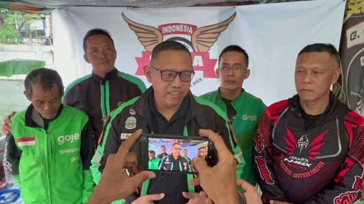 Garda Indonesia menolak kenaikan tarif ojol sebelum skema bagi hasil 90% untuk pengemudi dan 10% untuk aplikator diterbitkan. Kemenhub tengah menyusun tarif baru dengan mempertimbangkan UMR dan harga BBM.(Istimewa)