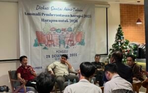 Diskusi akhir tahun di Menteng menyoroti maraknya anomali pemberantasan korupsi sepanjang 2025. Sejumlah aktivis dan pengamat menilai penegakan hukum sarat kepentingan politik, tidak konsisten, dan memupuk pesimisme publik terhadap negara.(Foto:Ivan/prabainsight.com)