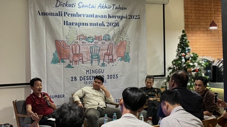 Diskusi akhir tahun di Menteng menyoroti maraknya anomali pemberantasan korupsi sepanjang 2025. Sejumlah aktivis dan pengamat menilai penegakan hukum sarat kepentingan politik, tidak konsisten, dan memupuk pesimisme publik terhadap negara.(Foto:Ivan/prabainsight.com)