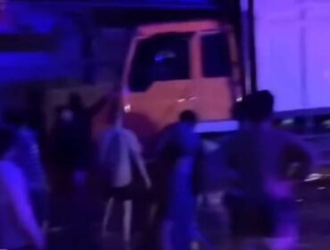 Kasus dugaan kekerasan seksual saat evakuasi banjir Aceh Tamiang memicu kemarahan warga. Polisi bertindak cepat mengamankan pelaku dan memulihkan kondisi korban.