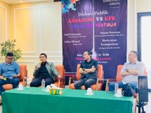 Ketegangan hubungan KPK dan Kejaksaan kembali mencuat. Laporan dugaan korupsi Jampidsus belum jelas, sementara OTT jaksa memengaruhi persepsi publik dan kepercayaan hukum.(Foto: prabainsight.com)