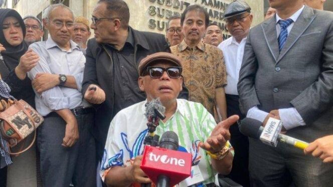 
					Eggi Sudjana dan Damai Hari Lubis silaturahmi ke Jokowi di Solo di tengah kasus ijazah palsu. Drama hukum dan politik bikin publik kepo.(Ist)