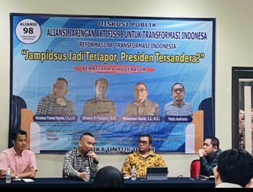 Diskusi Aktivis 98 menyoroti laporan masyarakat terhadap Jampidsus yang masih diverifikasi KPK. Isu akuntabilitas penegakan hukum dan posisi Presiden jadi sorotan. (Foto: prabainsight/van)