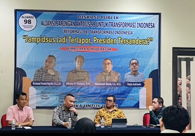 
					Diskusi Aktivis 98 menyoroti laporan masyarakat terhadap Jampidsus yang masih diverifikasi KPK. Isu akuntabilitas penegakan hukum dan posisi Presiden jadi sorotan. (Foto: prabainsight/van)