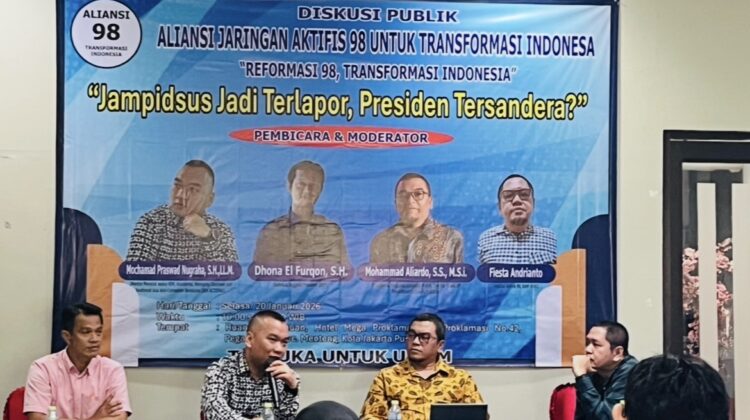 Diskusi Aktivis 98 menyoroti laporan masyarakat terhadap Jampidsus yang masih diverifikasi KPK. Isu akuntabilitas penegakan hukum dan posisi Presiden jadi sorotan. (Foto: prabainsight/van)