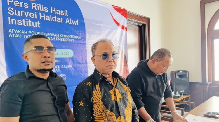 Survei Haidar Alwi Institute menunjukkan mayoritas publik menolak wacana penempatan Polri di bawah kementerian karena dinilai berisiko memicu politisasi.(prabainsight)