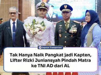 Atlet angkat besi Rizki Juniansyah menerima kenaikan pangkat luar biasa dari Letnan Dua menjadi Kapten dan berpindah matra dari TNI AL ke TNI AD.