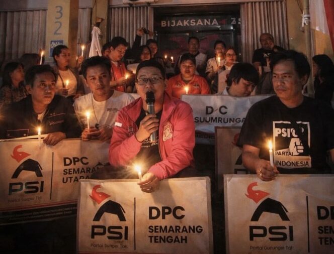 
					Sebanyak 13 DPC PSI se-Kota Semarang menyatakan mundur serentak dari struktur partai. Aksi simbolis dengan lilin dan pengembalian atribut menandai gejolak internal PSI di ibu kota Jawa Tengah.