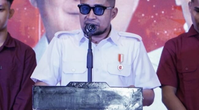 Isyarat pemberian Bintang Mahaputra kepada Kapolri mendapat apresiasi dari aktivis Sandri Rumanama yang menyoroti kontribusi Polri dalam program gizi nasional.