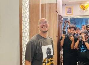 Pandji Pragiwaksono berdialog dengan MUI menyikapi polemik pertunjukan stand up comedy Mens Rea. Pandji menegaskan pentingnya ruang tafsir, dialog, dan sensitivitas dalam berkarya.(Foto: Kahfi/prabainsight.com)
