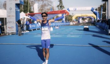 Atlet ASICS Indonesia Robi Syianturi memecahkan rekor marathon nasional dan Asia Tenggara di Sevilla Marathon 2026 dengan catatan waktu 2 jam 13 menit 18 detik.