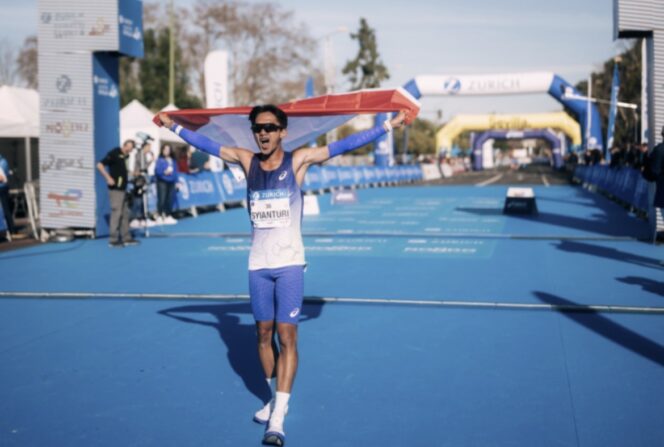 
					Atlet ASICS Indonesia Robi Syianturi memecahkan rekor marathon nasional dan Asia Tenggara di Sevilla Marathon 2026 dengan catatan waktu 2 jam 13 menit 18 detik.