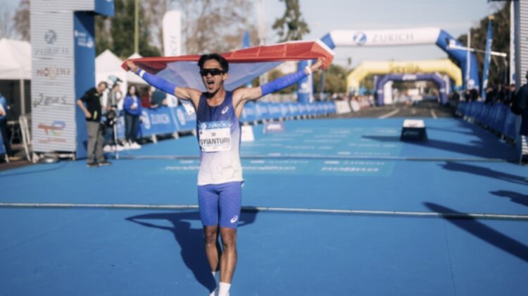 Atlet ASICS Indonesia Robi Syianturi memecahkan rekor marathon nasional dan Asia Tenggara di Sevilla Marathon 2026 dengan catatan waktu 2 jam 13 menit 18 detik.