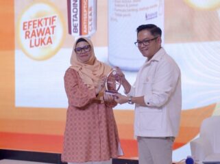 Betadine Bening Antiseptik hadir sebagai solusi perawatan luka kecil anak yang tidak perih, aman untuk kulit sensitif, termasuk anak di bawah usia dua tahun.