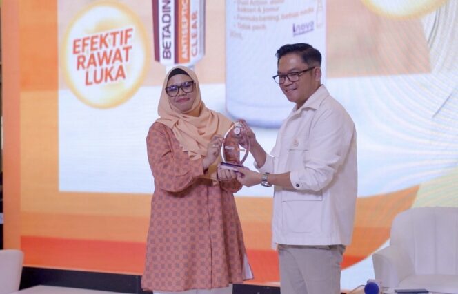 
					Betadine Bening Antiseptik hadir sebagai solusi perawatan luka kecil anak yang tidak perih, aman untuk kulit sensitif, termasuk anak di bawah usia dua tahun.