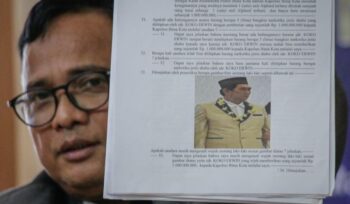 Polda NTB resmi menetapkan Koko Erwin sebagai tersangka kasus narkoba yang menyeret eks Kapolres Bima Kota AKBP Didik Putra Kuncoro. Bandar sabu ini kini masih dalam pencarian polisi.(Antara)