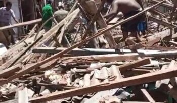 Ledakan petasan di Dusun Mimbo, Situbondo, menewaskan dua orang termasuk remaja 15 tahun. Lima korban luka bakar dan patah tulang kini berangsur membaik.(Istimewa)