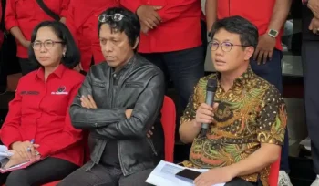 PDIP mengeluarkan surat edaran yang melarang kader terlibat bisnis dapur MBG atau SPPG. Guntur Romli menegaskan sanksi berat menanti kader yang membandel dan tetap ikut program tersebut.