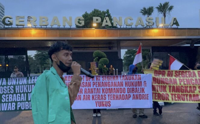 
					Kasus teror air keras terhadap aktivis KontraS Andrie Yunus disorot mahasiswa. Mereka mendesak DPR membentuk TGPF dan mengusut dalang di balik serangan.(Istimewa)
