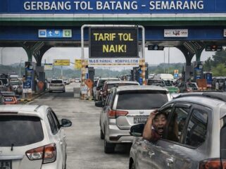 Tarif Tol Batang-Semarang resmi naik hingga sekitar 29 persen mulai 7 Maret 2026. Kenaikan ini membuat biaya mudik Lebaran makin mahal bagi pengendara. Simak rincian tarif terbarunya.